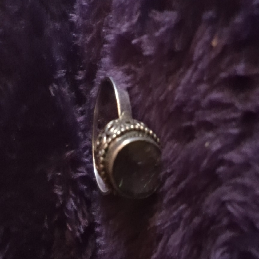 Elegant Sterling Silver Ring with Aquamarine